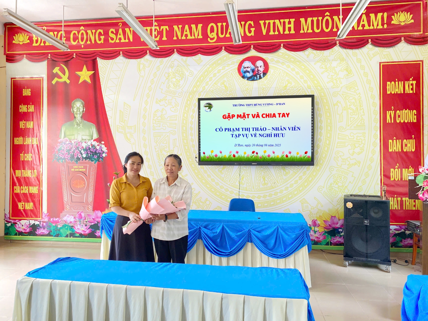 BUỔI CHIA TAY NHÂN VIÊN VỀ HƯU