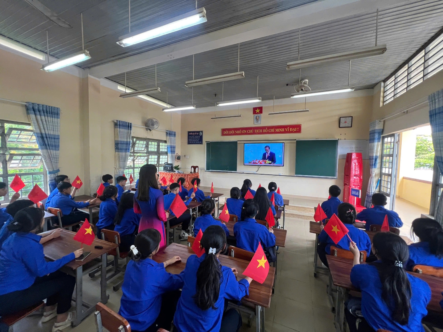 truc tuyen tai lopz6978757838152 cba6f66318556c8cdf50d3415cff774b